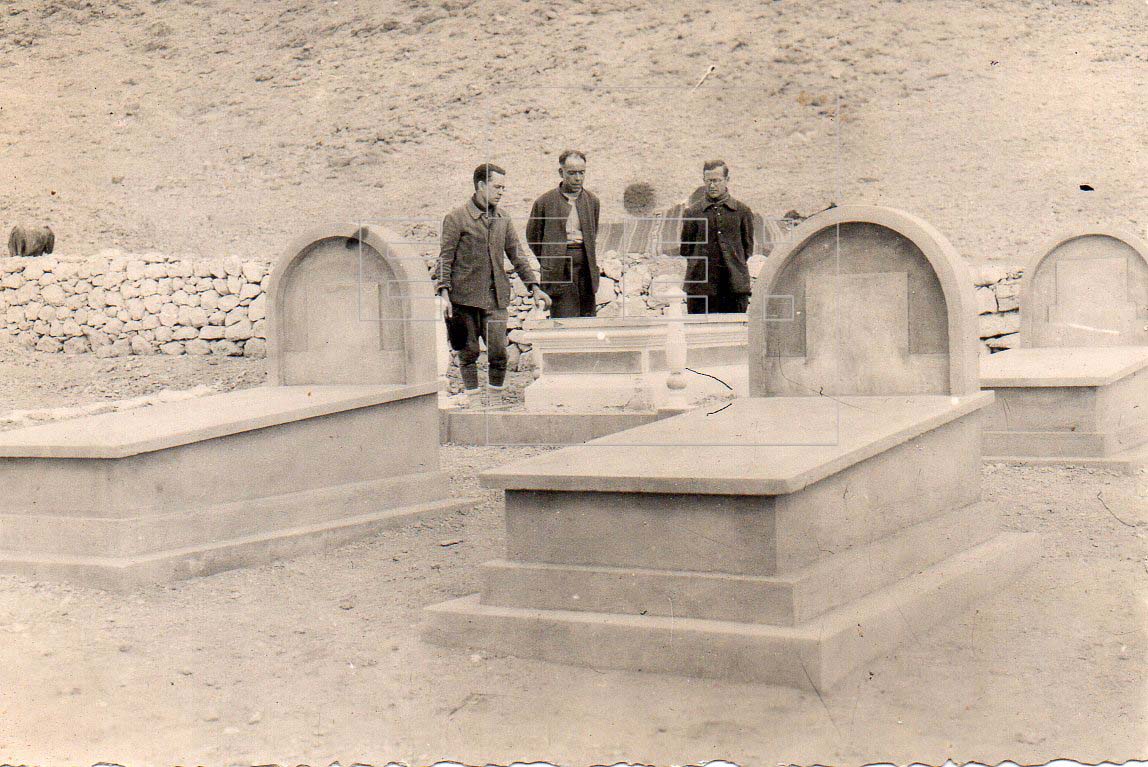 Tumbas republicanas en el cementerio de Bouarfa