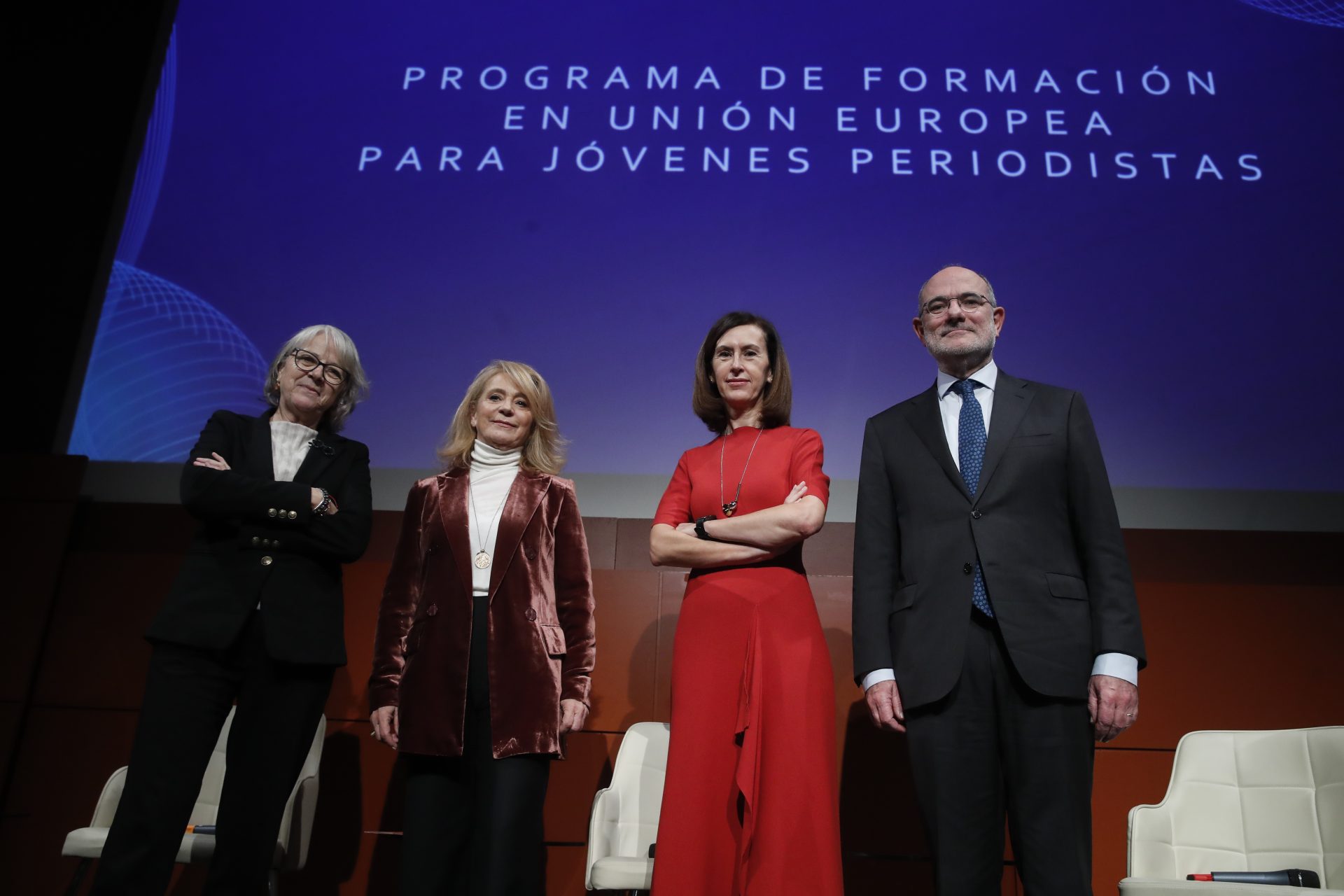 La presidenta de la Agencia EFE, Gabriela Cañas (i); la presidenta interina de RTVE, Elena Sánchez Caballero (2i), la periodista Elena Ochoa (2d), directora del curso y ex corresponsal en Bruselas, y el director general de Comunicación del Parlamento Europeo, Jaume Duch durante la presentación del proyecto del Parlamento Europeo que EfeEscuela va a desarrollar junto al Instituto de RTVE para formar periodistas españoles en temáticas europeas. EFE/ Juan Carlos Hidalgo