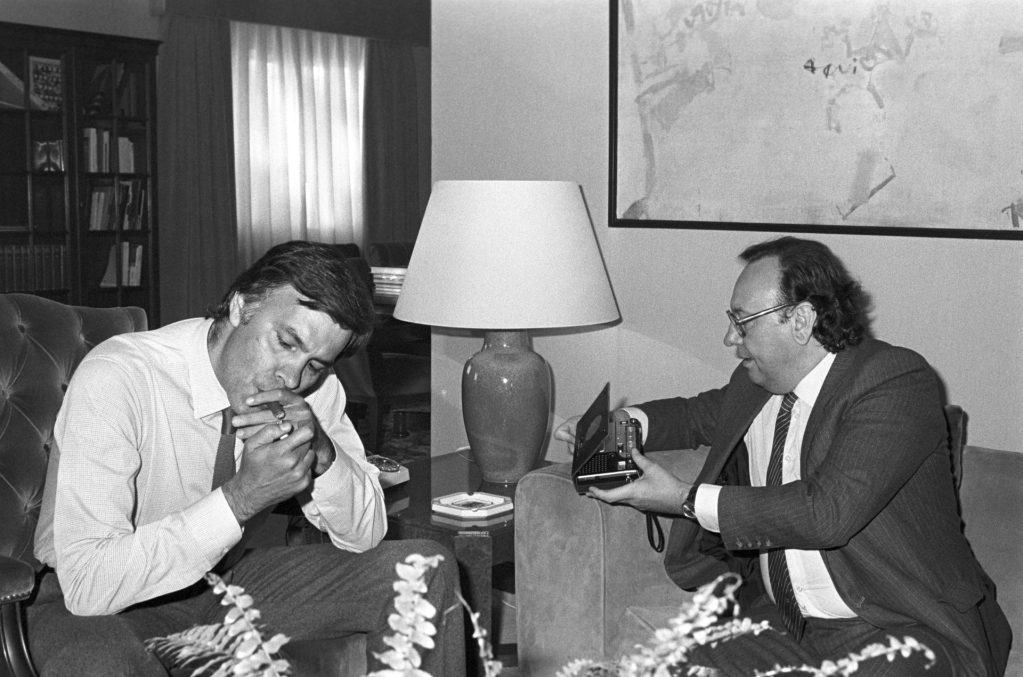MADRID, 28 05 1983.- Antes de iniciar el viaje a Iberoamérica, el presidente del Gobierno español Felipe González (i), ha concedido una entrevista al presidente de la Agencia EFE, Ricardo Utrilla. EFE