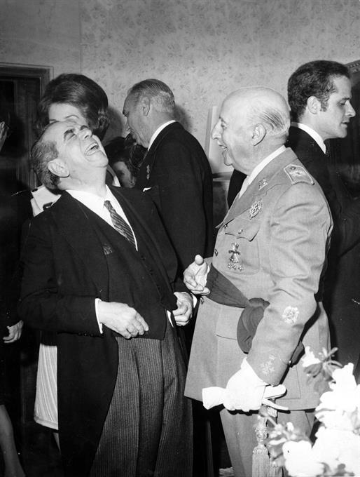MADRID, 08 02 1968.- Francisco Franco y Jesus Pabon conversan animadamente durante el bautizo del Infante Felipe de Borbon. Permio Nacional de Periodismo Gráfico. EFE/Luis Alonso