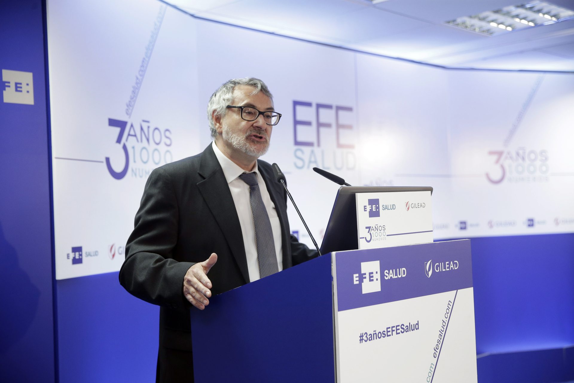 MADRID, 26/10/2015.- El director de EFEsalud, Javier Tovar, durante su intervención en el acto de conmemoración "3 años y 1.000 números de EFEsalud" celebrado hoy en la sede de EFE, en Madrid. EFE/Emilio Naranjo