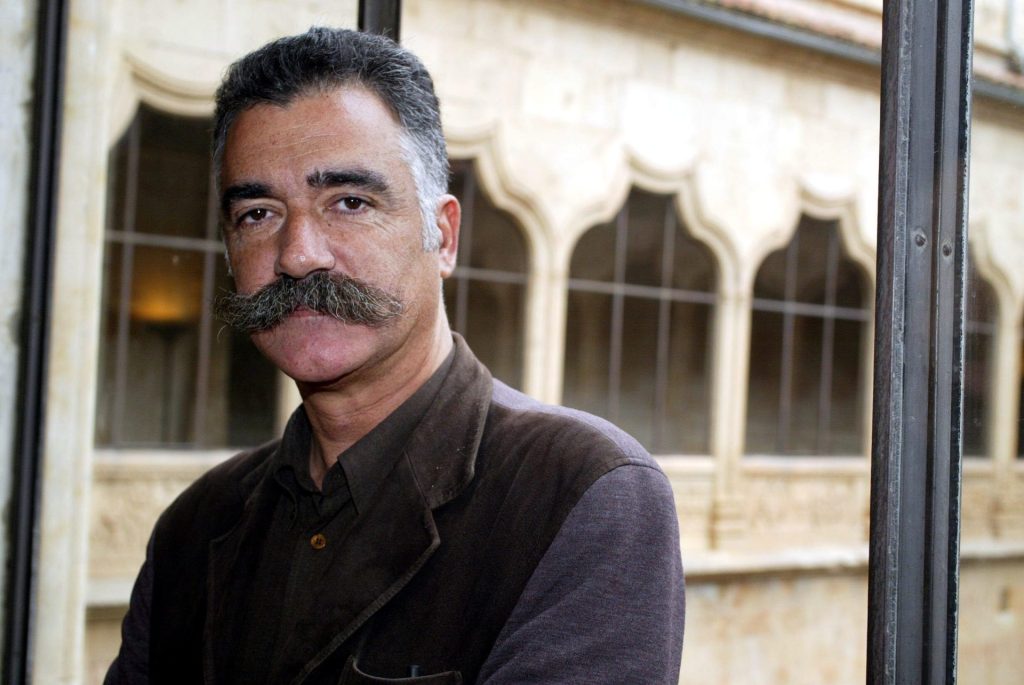 Salamanca, 10-05-02.- Uno de los directores del Encuentro sobre el Español en los Medios de Comunicación, Alberto Gómez Font, del Departamento del Español Urgente de la Agencia Efe, presentó hoy en Salamanca las conclusiones de dicho simposio, organizado recientemente por la Fundación Duques de Soria. EFE/J.M.García