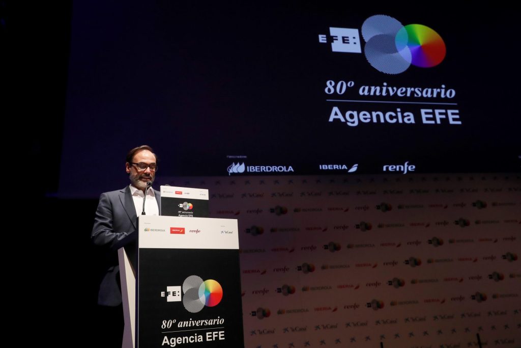Madrid, 05/02/2020.- El presidente de la Agencia EFE, Fernando Garea, interviene en el acto celebrado este miércoles en Madrid para conmemorar el 80 aniversario de la Agencia EFE, con la proyección del documental "La Agencia", al que han acudido personalidades del mundo político y empresarial y de la sociedad civil. EFE/Zipi