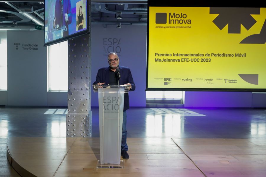 Madrid, 26/09/2023.- Jordi Sánchez Navarro, de la UOC, interviene en la "VII Jornada de Periodismo Móvil" y entrega de los premios "MoJolnnova 2023" en la sede de la Fundación Telefónica, en Madrid este martes. EFE/ David Fernández 