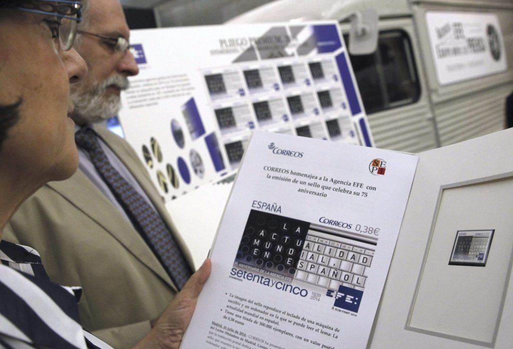 Madrid, 16/07/2014.- Momento de la presentación del sello conmemorativo del 75 Aniversario de la Agencia EFE. EFE/Sergio Barrenechea