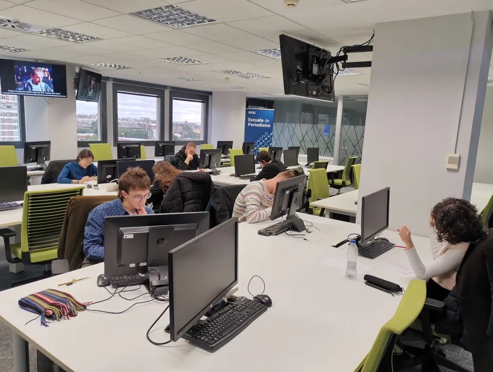 El aula de la Escuela de EFE acoge las pruebas de la II Beca “Carlos del Amo” de periodismo cultural