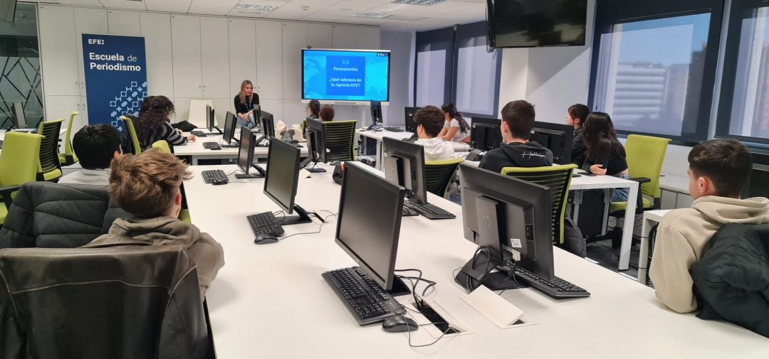 Alumnos de once centros educativos visitan EFE y descubren el mundo del periodismo