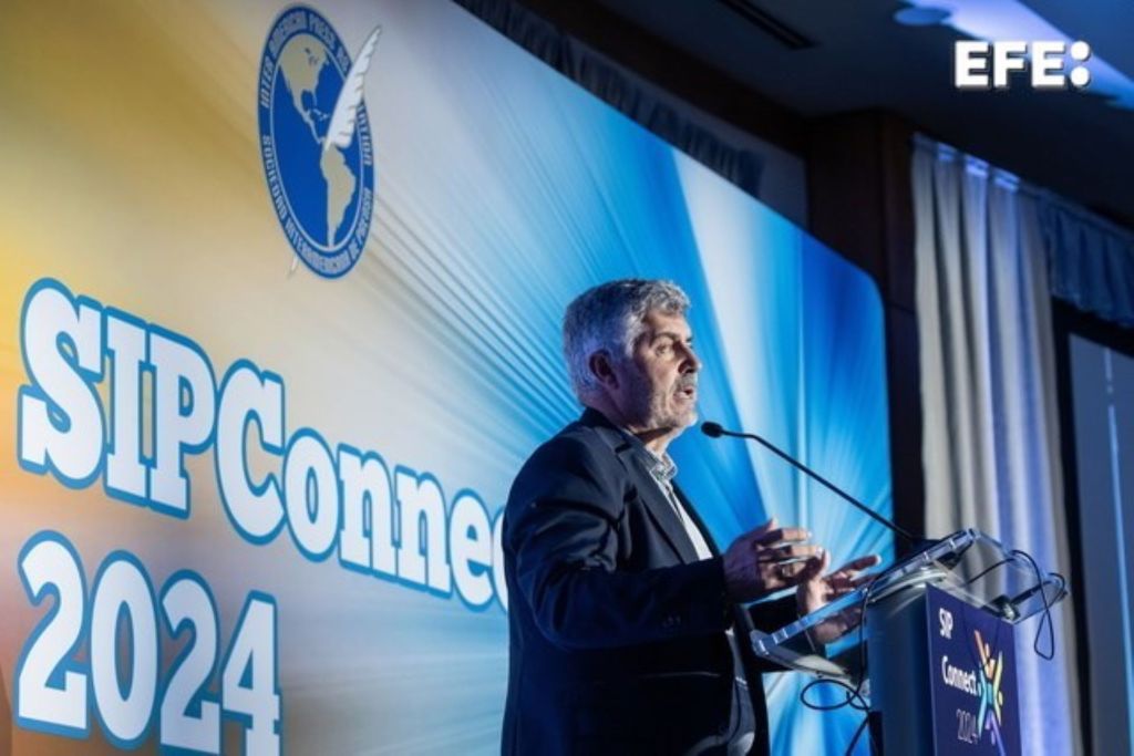 Miami (United States), 17/07/2024.- EFE President Miguel Angel Oliver speaks during the 2024 Inter American Press Association's (IAPA) SIPConnect conference in Miami, Florida, USA, 17 July 2024. SIPConnect is an annual conference that brings together news leaders, editors, and innovators from the Americas to discuss industry trends, perspectives, and advances in the news business. EFE/EPA/CRISTOBAL HERRERA-ULASHKEVICH