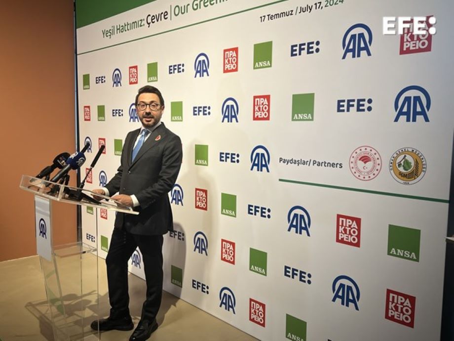 Ankara (Turquía), julio 2024- El CEO de la agencia de noticias turca Anadolu, Serdar Karagoz, durante el discurso de inauguración de la exposición fotográfica “Nuestra Línea Verde: Medio Ambiente”, en Ankara. EFE