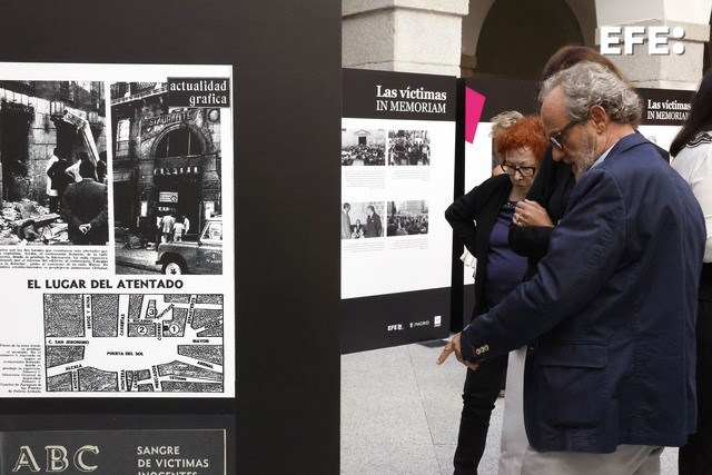 Madrid, 09/09/2024.- Inauguración de la exposición "Cincuenta imágenes para la memoria" de la Fundación Víctimas del Terrorismo en memoria de los trece fallecidos en el atentado cometido el 13 de septiembre de 1974 en la cafetería Rolando en la céntrica calle del Correo de Madrid. EFE/ J.P. Gandul