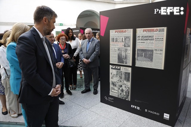 Madrid, 09/09/2024.- Inauguración de la exposición "Cincuenta imágenes para la memoria" de la Fundación Víctimas del Terrorismo en memoria de los trece fallecidos en el atentado cometido el 13 de septiembre de 1974 en la cafetería Rolando en la céntrica calle del Correo de Madrid. EFE/ J.P. Gandul
