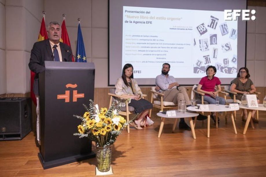 EFE presenta en Pekín el “Nuevo manual de estilo urgente”, su primera escala internacional