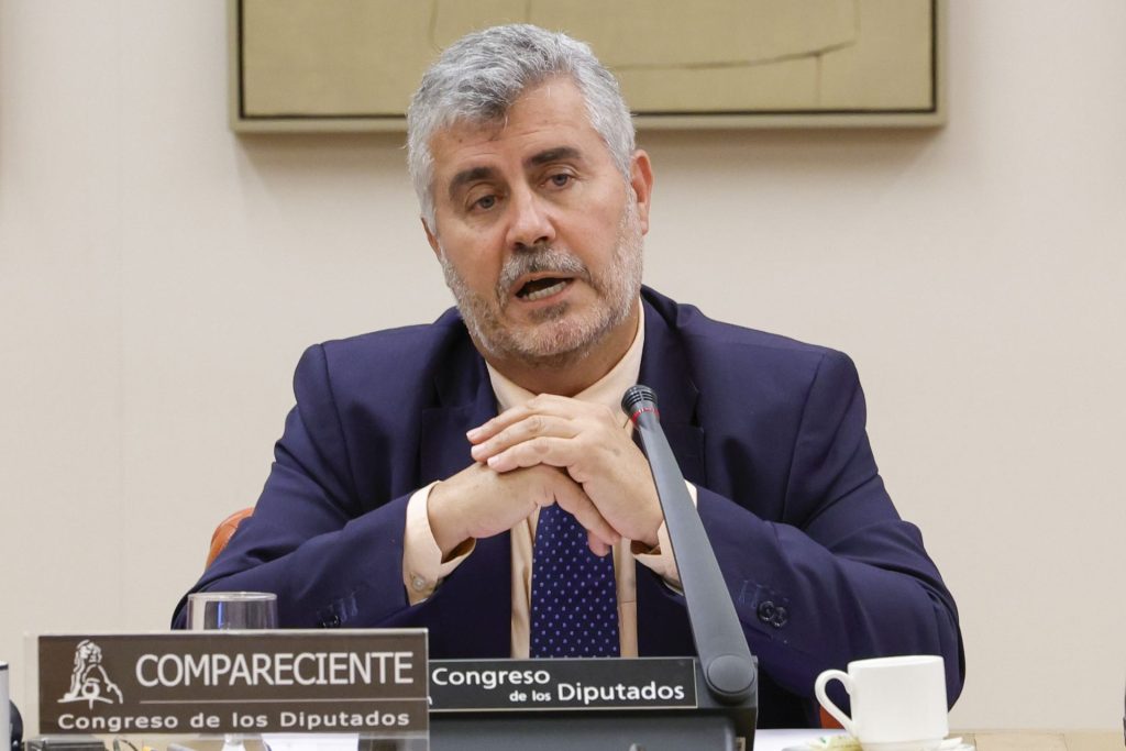 El presidente de la Agencia EFE, Miguel Ángel Oliver, comparece ante la Comisión Constitucional del Congreso. EFE/Zipi Aragón