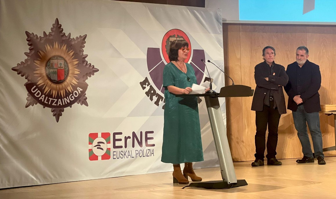 La periodista de la Agencia EFE Sagrario Ortega durante su intervención al recibir el Premio Erne