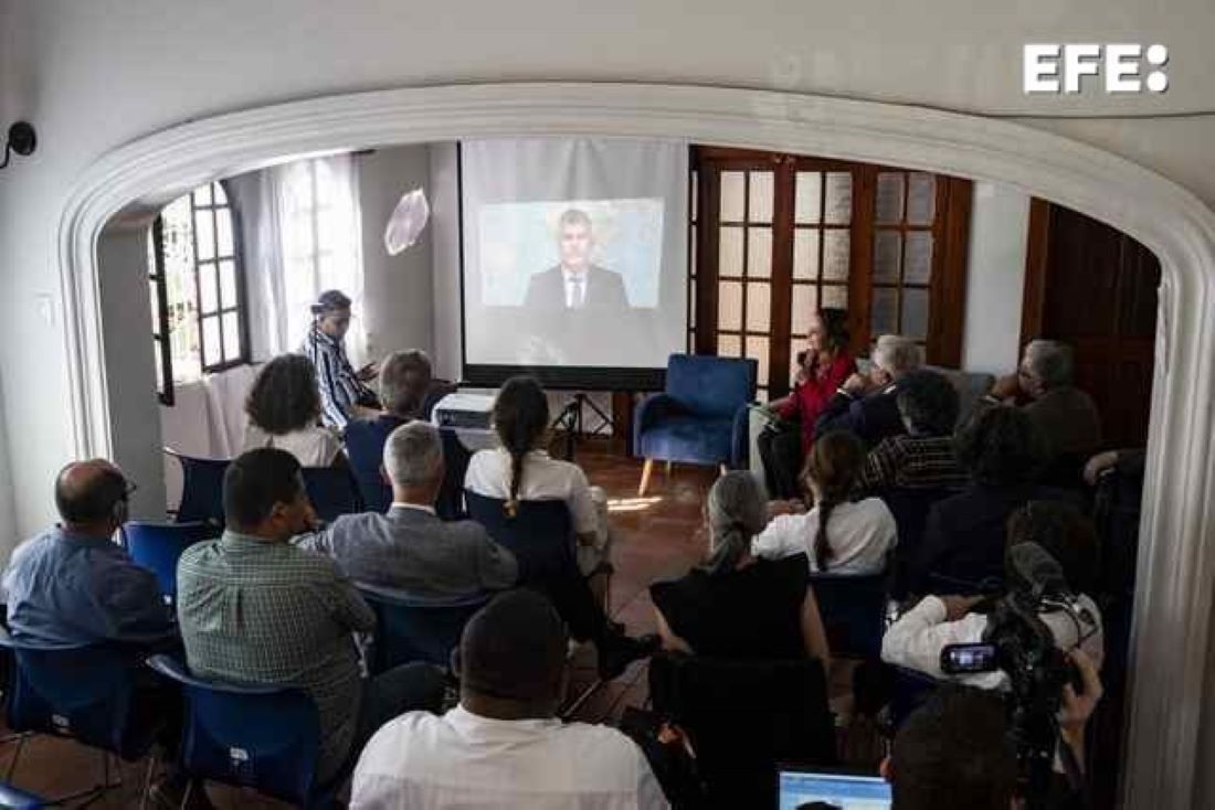 El presidente de la Agencia EFE, Miguel Ángel Oliver, habla a través de video durante la presentación de la Red Latinoamericana de Periodismo en el Exilio (Relpex). EFE/Jeffrey Arguedasen El presidente de la Agencia EFE, Miguel Ángel Oliver, habla a través de video durante la presentación de la Red Latinoamericana de Periodismo en el Exilio (Relpex). EFE/Jeffrey Arguedasen