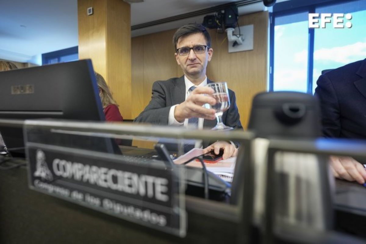 Madrid, 30/01/2025.- El presidente de RTVE, José Pablo López, comparece por primera vez ante la comisión de control parlamentario de la Corporación para explicar cómo va a ser su gestión, de la que ya ha anticipado algunas pinceladas con decisiones de calado, como el nombramiento del nuevo director de TVE, el exdirectivo de Mediaset Sergio Calderón. EFE/ Borja Sánchez-Trillo