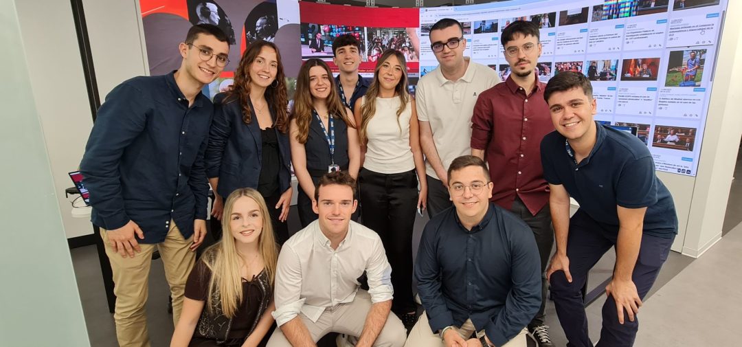 Los becados del programa Fundación “la Caixa”- EFE comparten experiencias antes de partir a las delegaciones del exterior