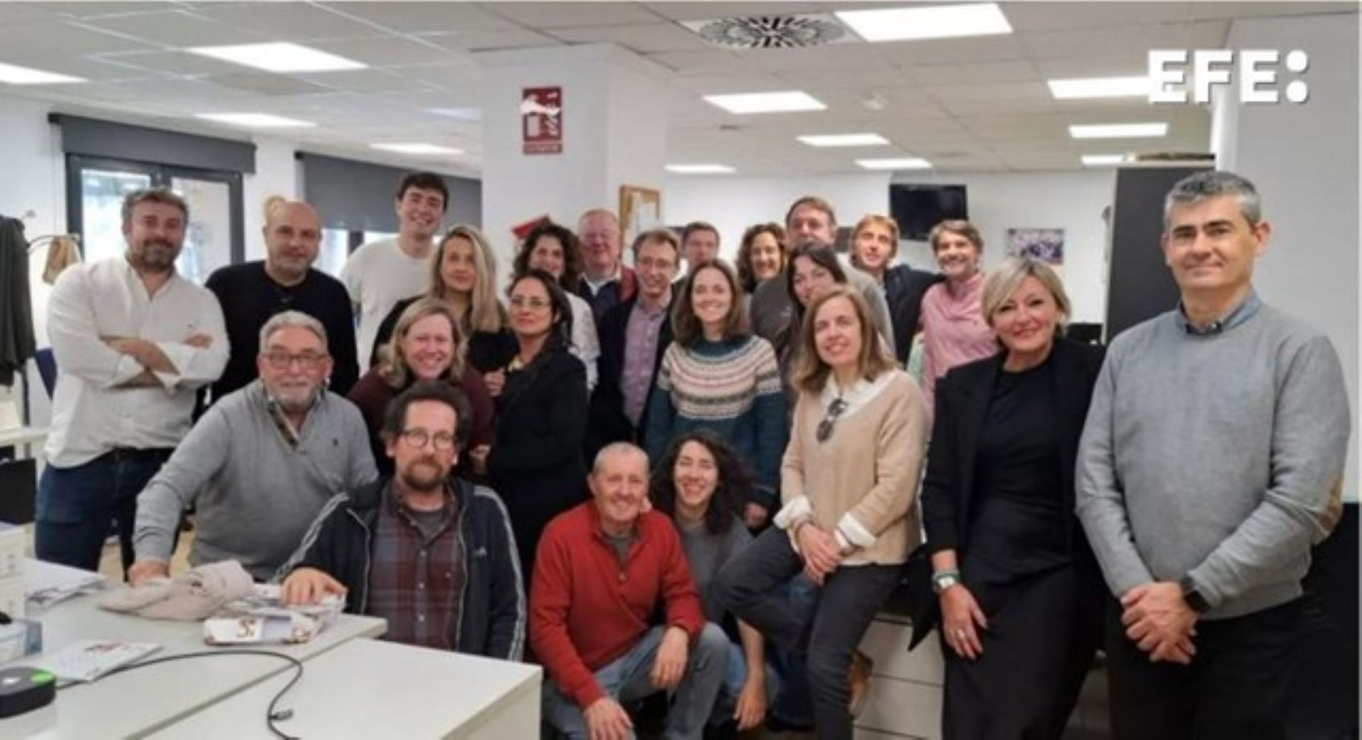 El equipo de la delegación de la Agencia EFE en la Comunitat Valenciana, galardonada con el Premio EFE por la cobertura informativa de la dana. EFE/Kai