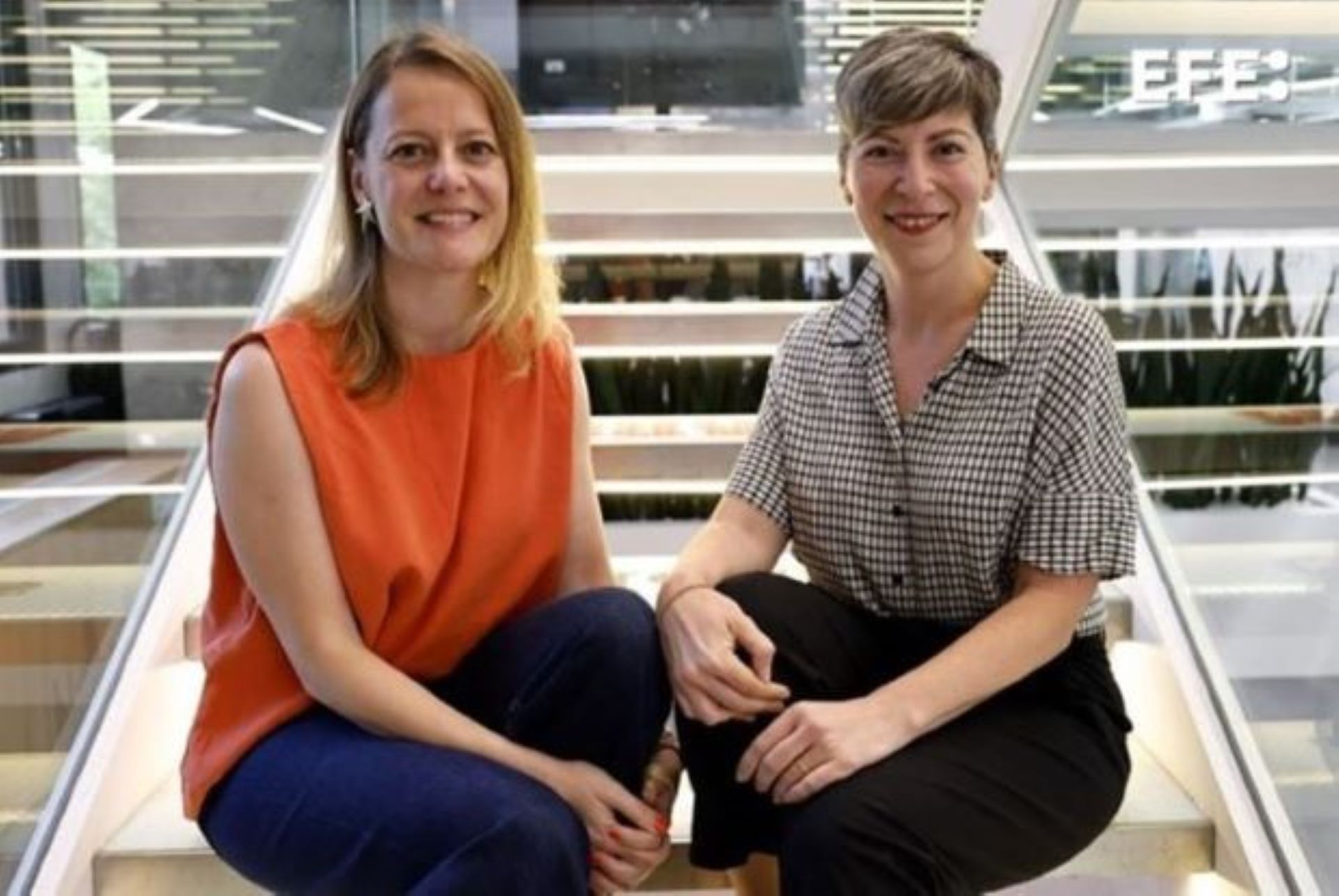 Foto María Vicente (izq) y Nuria Cano, ganadoras del premio Premios Sandía y Melón del Colegio Oficial de Gestores Administrativos
