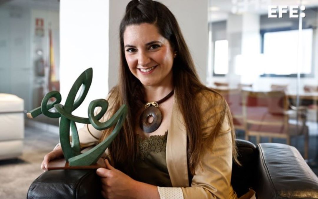 María de Frutos, escultora del Premio EFE: Todo el pasado de la Agencia está en la pieza