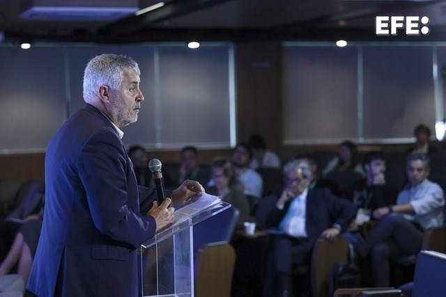 Sao Paulo (Brasil), 04/09/2025.- El presidente de la Agencia EFE, Miguel Ángel Oliver, durante su intervención en la apertura del III Foro Latinoamericano de Economía Verde (FLEV), en São Paulo (Brasil). Oliver resaltó la importancia de que los discursos climáticos se conecten y comprendan las emociones de la sociedad. EFE/ Sebastiao Moreira