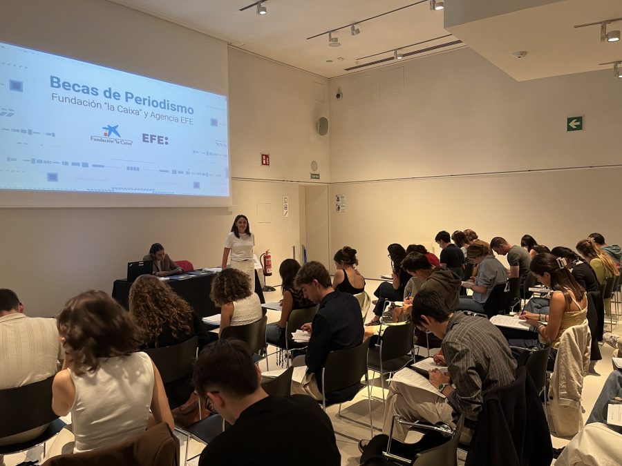 Setenta  estudiantes participan en la prueba para optar a las doce becas de EFE-Fundación “la Caixa”