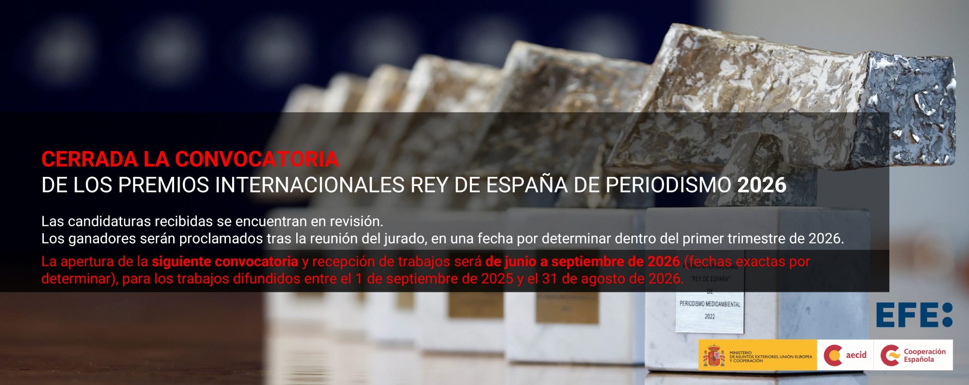 Madrid, 18/06/2025.- Los reyes Felipe VI (c-i) y Letizia (c-d) posan junto a las autoridades y los galardonados durante los Premios Internacionales Rey de España de Periodismo organizados por la Agencia EFE y la Agencia Española de Cooperación Internacional celebrados este miércoles en Madrid. EFE/ Juanjo Martín