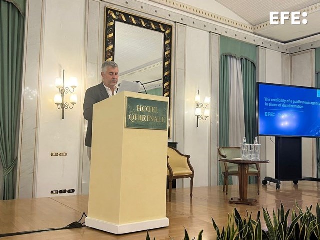 El presidente de la Agencia EFE defiende un marco regulatorio internacional sobre el uso de la IA