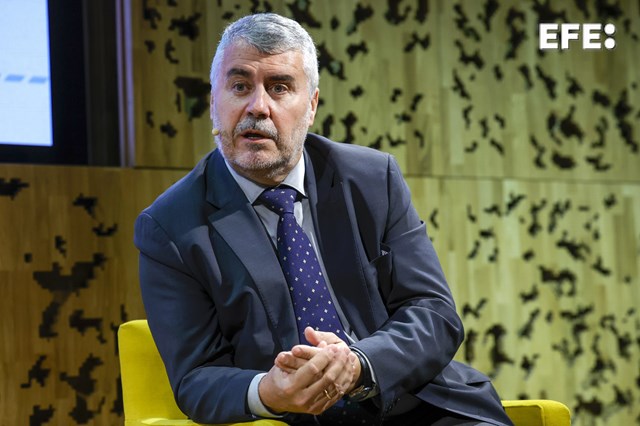 Madrid, 19/11/2025.- El presidente de la Agencia EFE, Miguel Ángel Oliver, participa en el Encuentro Becas de Periodismo Fundación ”la Caixa”-EFE en Caixaforum Madrid. EFE/ Zipi 