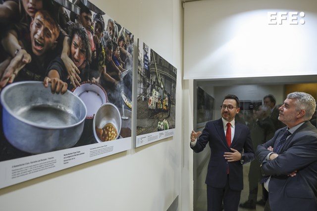 El presidente de EFE rinde homenaje al fotoperiodismo «que existe para despertarnos»