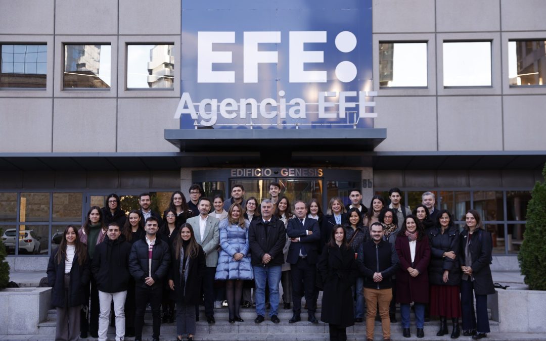 El presidente de EFE subraya que los periodistas son “luz” necesaria en democracia