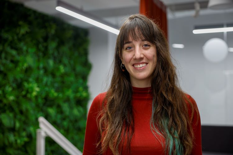 La periodista de Efeminista Laura de Grado, Premio Injuve de Periodismo 2025