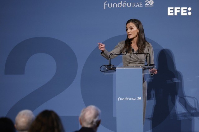 Madrid, 17/12/2025.- La reina Letizia durante su intervención en el acto de conmemoración del vigésimo aniversario de la Fundación del Español Urgente (FundéuRAE). EFE/ Mariscal