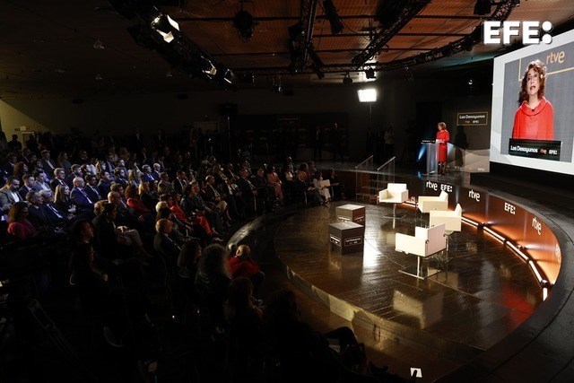 Madrid, 19/03/2026.- La vicepresidenta primera y ministra de Hacienda, María Jesús Montero, protagonizó la primera emisión del programa “Los Desayunos”, que estrenaron RTVE y EFE en Casa de América, en Madrid. EFE/Chema Moya