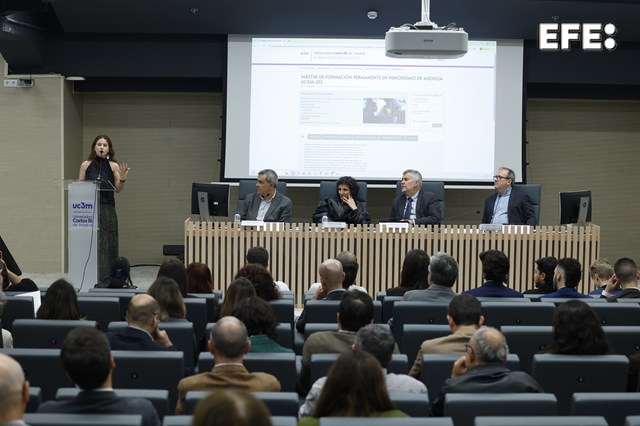 Madrid, 12/05/2026.- Marta Donat Dura, delegada del curso, durante su intervención en el acto de clausura del Máster de Periodismo de la Agencia EFE, en el campus universitario Carlos III. EFE/J.J. Guillén