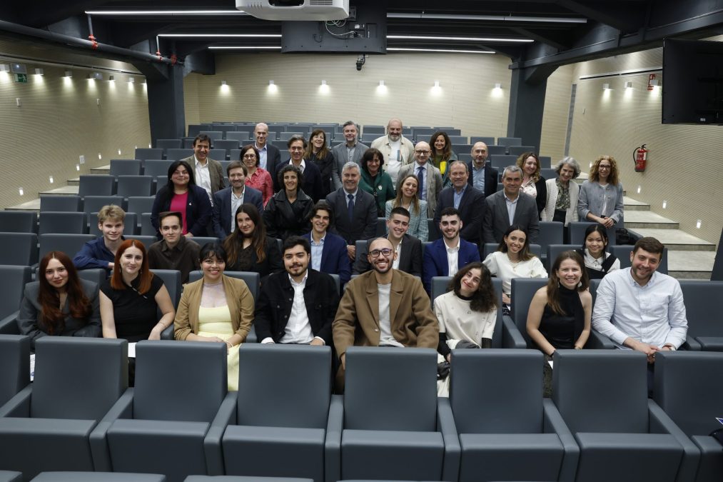 Oliver: las agencias de prensa son “el antídoto contra el periodismo extremo”