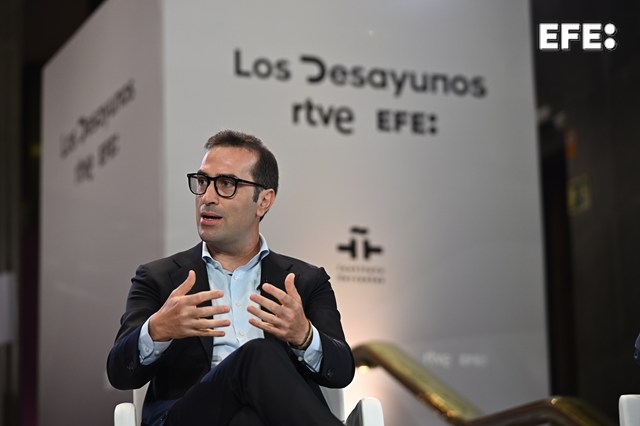 Madrid, 07/09/2026.- El ministro de Economía, Comercio y Empresa, Carlos Cuerpo durante los "Los desayunos” de RTVE y EFE, que comienza nuevo curso del programa con el vicepresidente primero del Ejecutivo como protagonista. EFE/ Fernando Villar